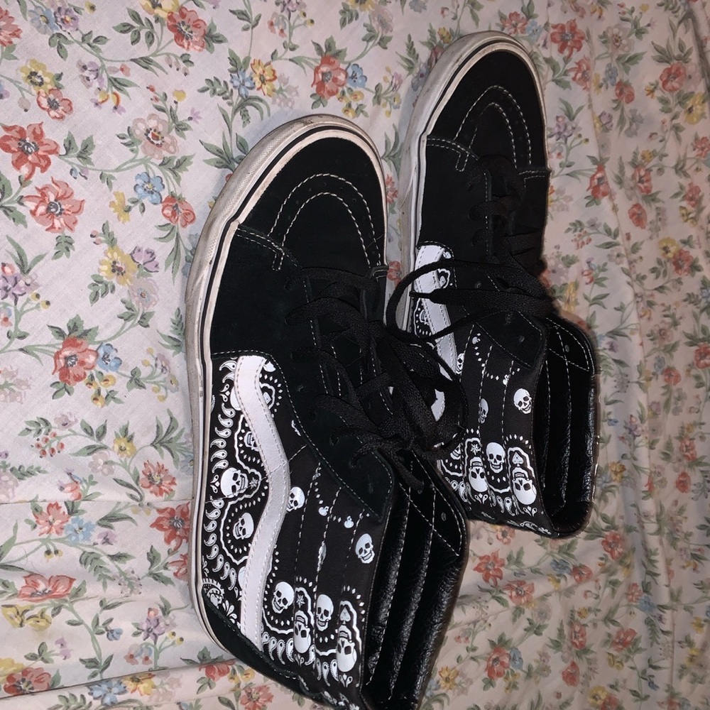 Skull Patterned High Top Vans